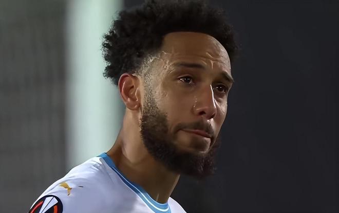 包含法甲球队前锋因家庭原因临时请假的词条